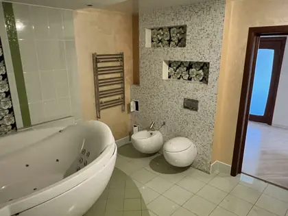 Триумф: 3-комн. · 134,8 м² · 4/10 эт. · Горьковская