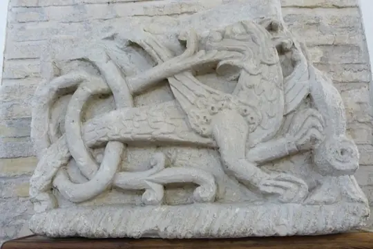 Симаргл на рельефе Борисоглебского собора в Чернигове, XII век