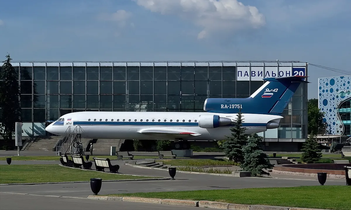 Як-42
