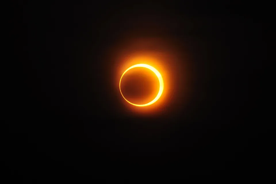 Кольцеобразное солнечное затмение