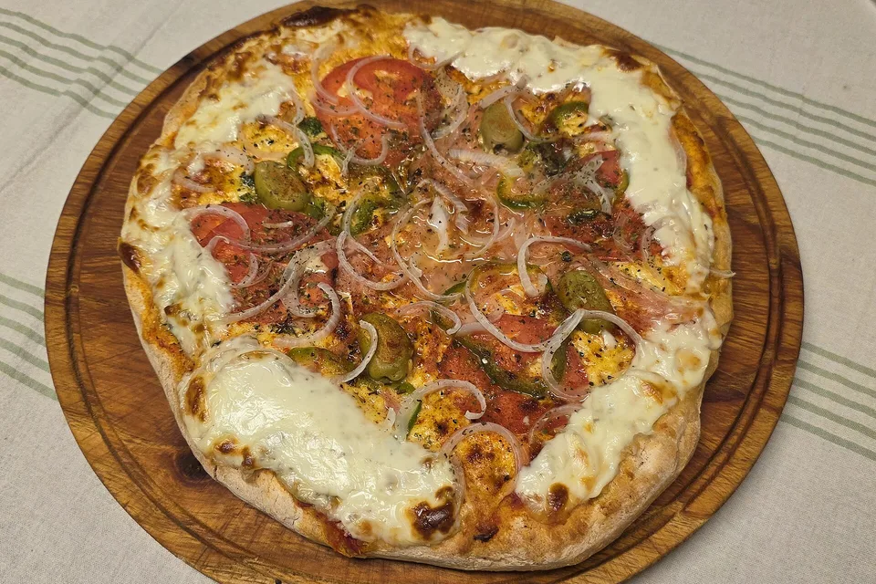 Пицца, разрезанная на куски