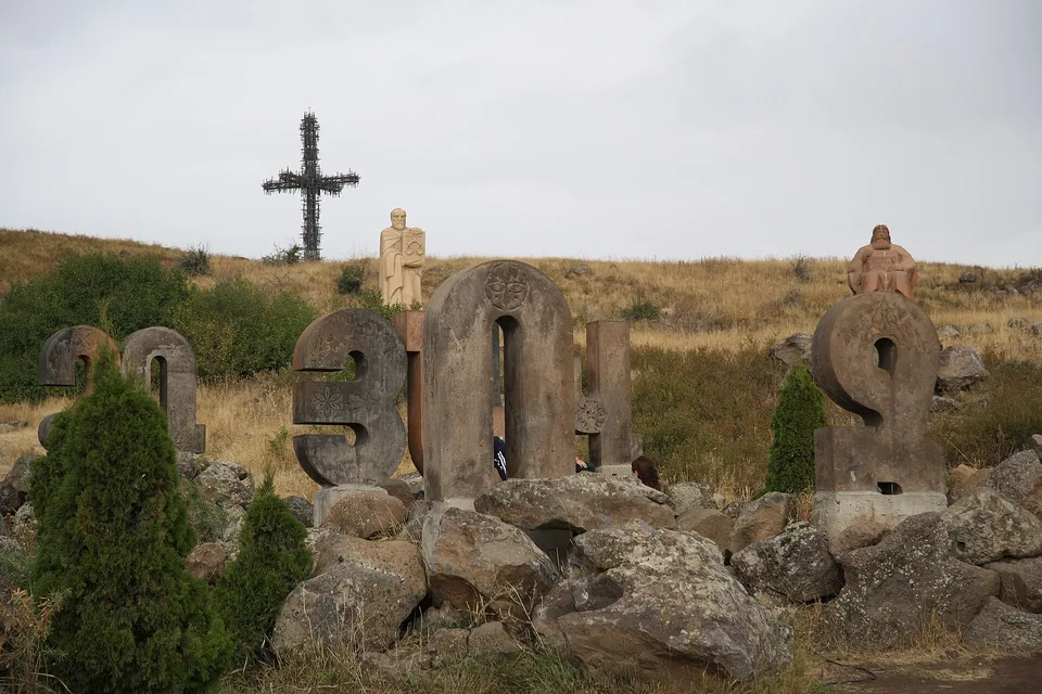Памятник армянскому алфавиту