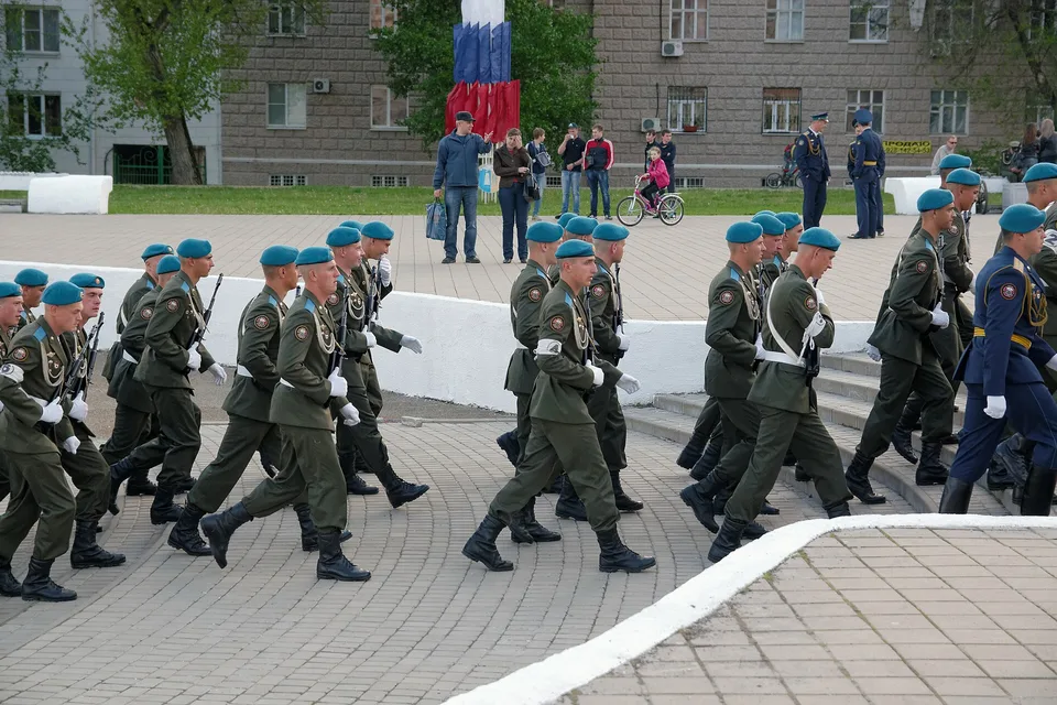 Военнослужащие