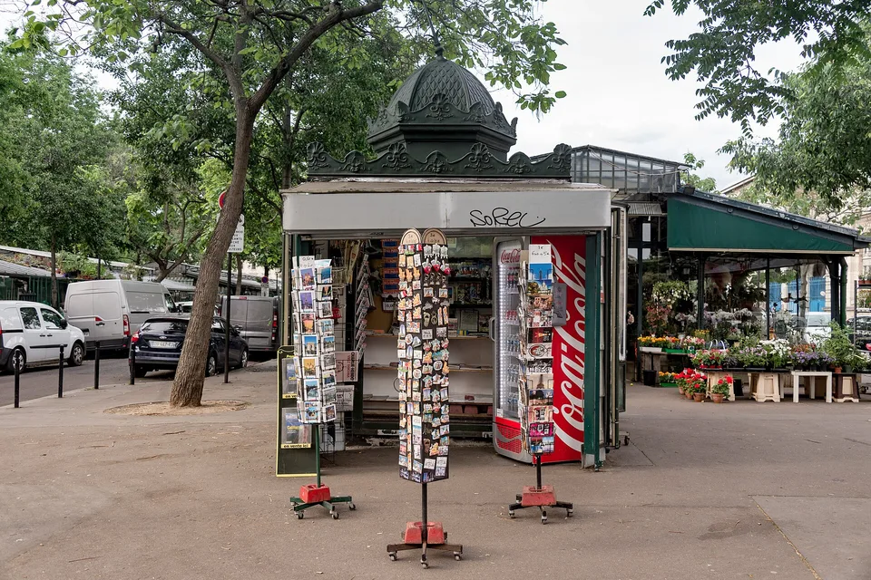 Стойка с открытками