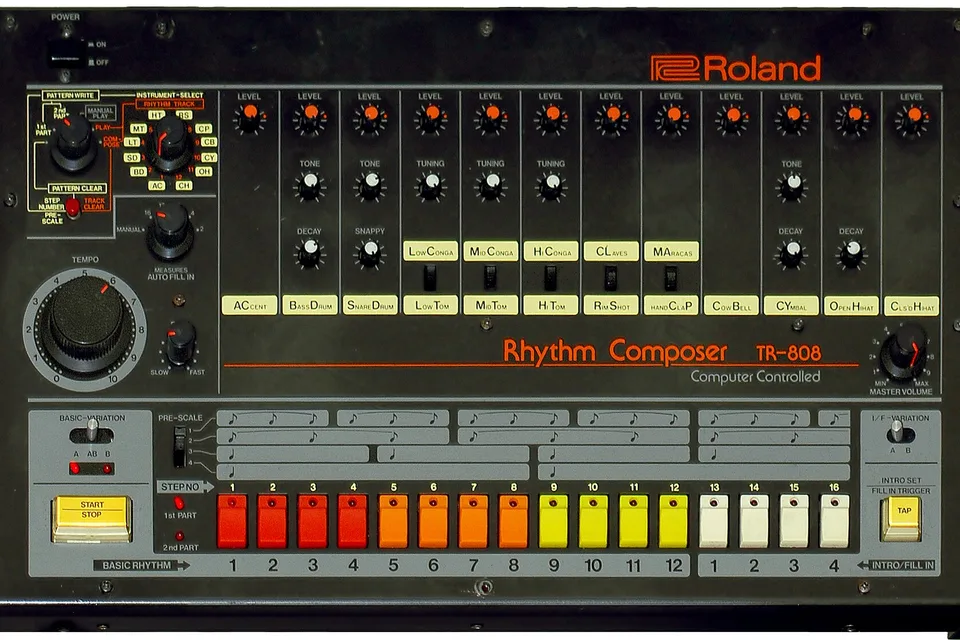 Драм-машина Roland TR-808