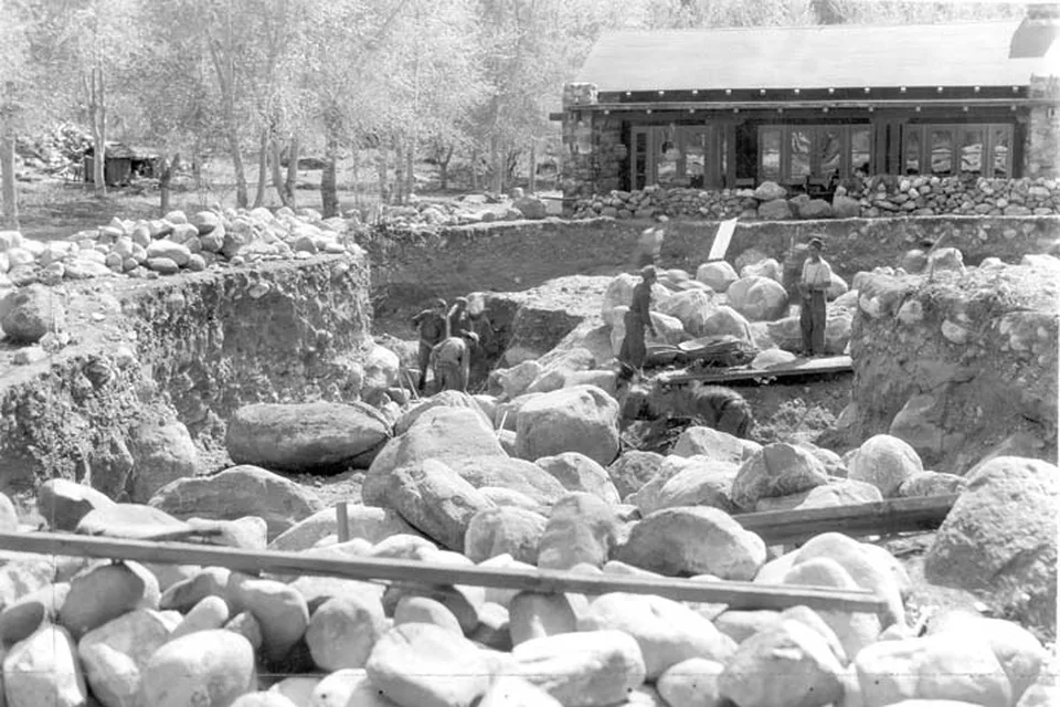Историческое фото пловцов