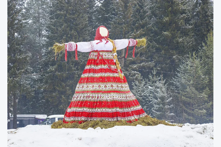 Чучело Масленицы перед сожжением