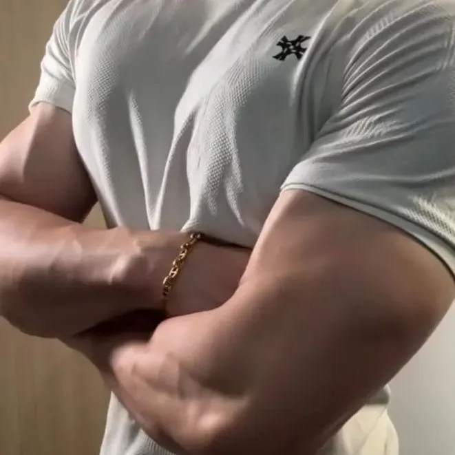 Алекс — персонаж PolyBuzz