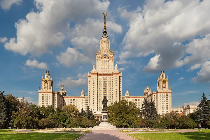 Главный корпус: МГУ имени М. В. Ломоносова