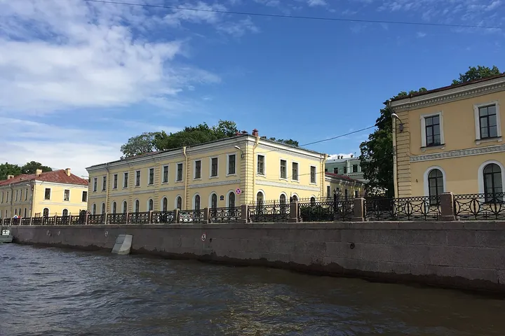Главный корпус: Российский педагогический университет им. А.И. Герцена
