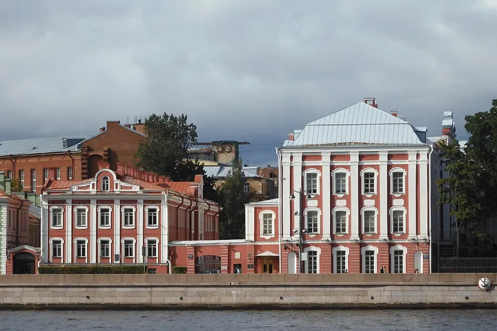 Главный корпус: Санкт-Петербургский университет